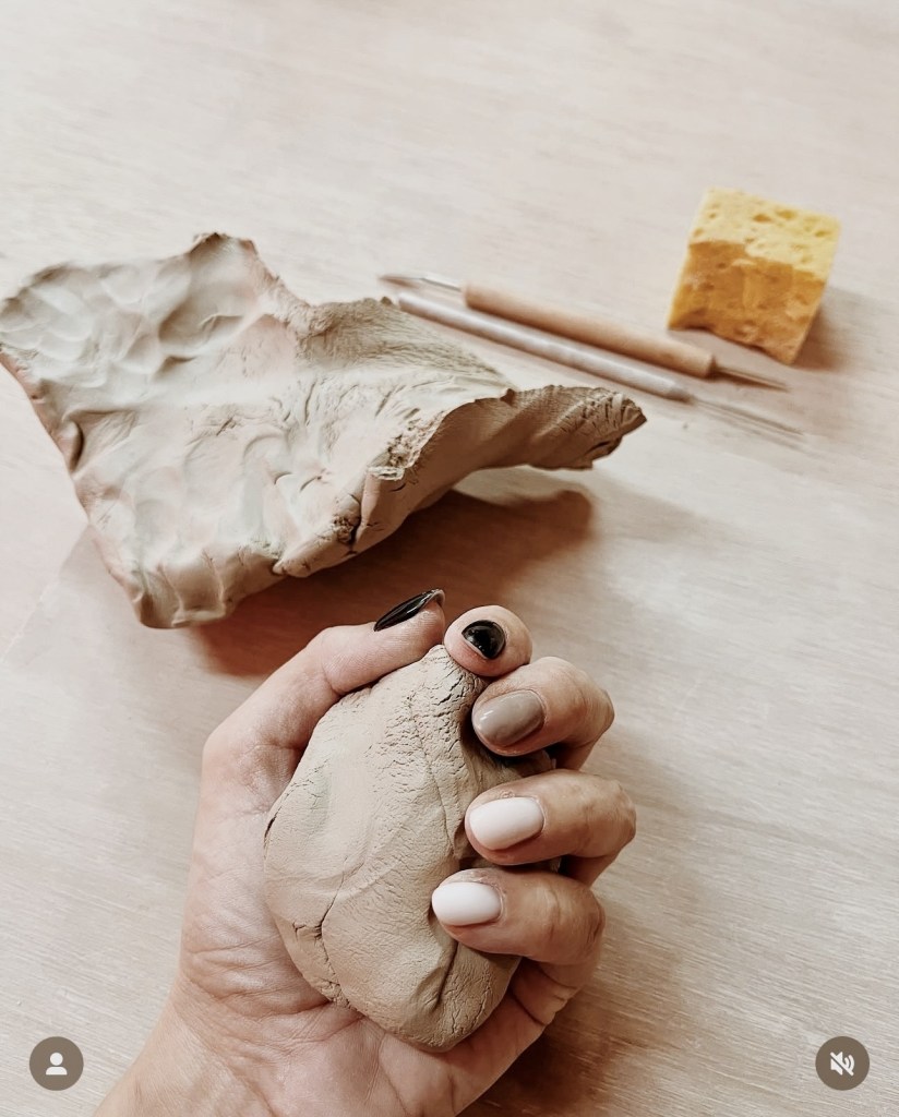mano con cerámica vale regalo