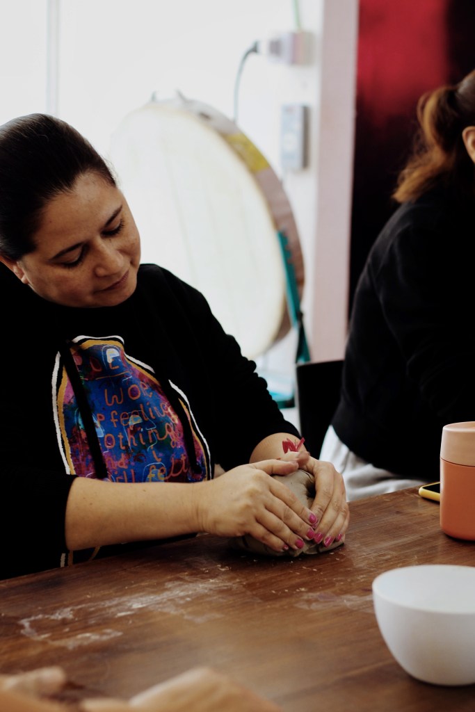 chica trabajando ceramica en barcelona